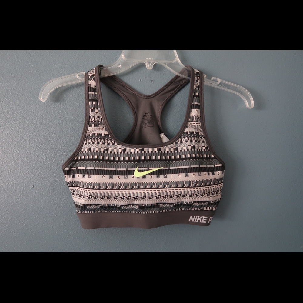 Nike sports bra size M